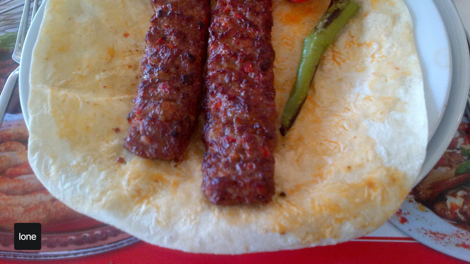 Adana'da ne yenir rehberi için Adana kebap tabağı