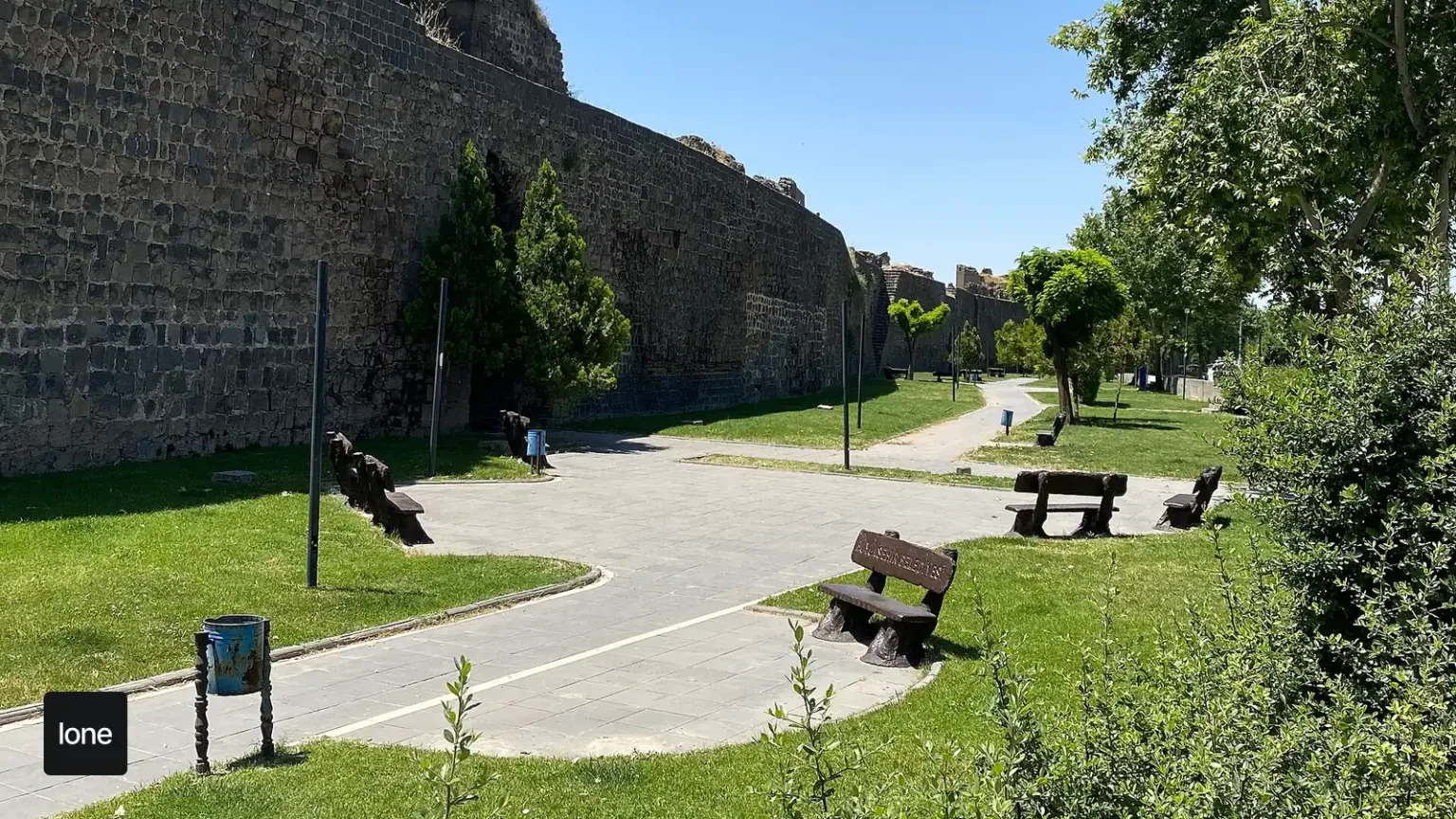 Diyarbakır gezi rehberi için surlar ve tarihi şehir dokusu