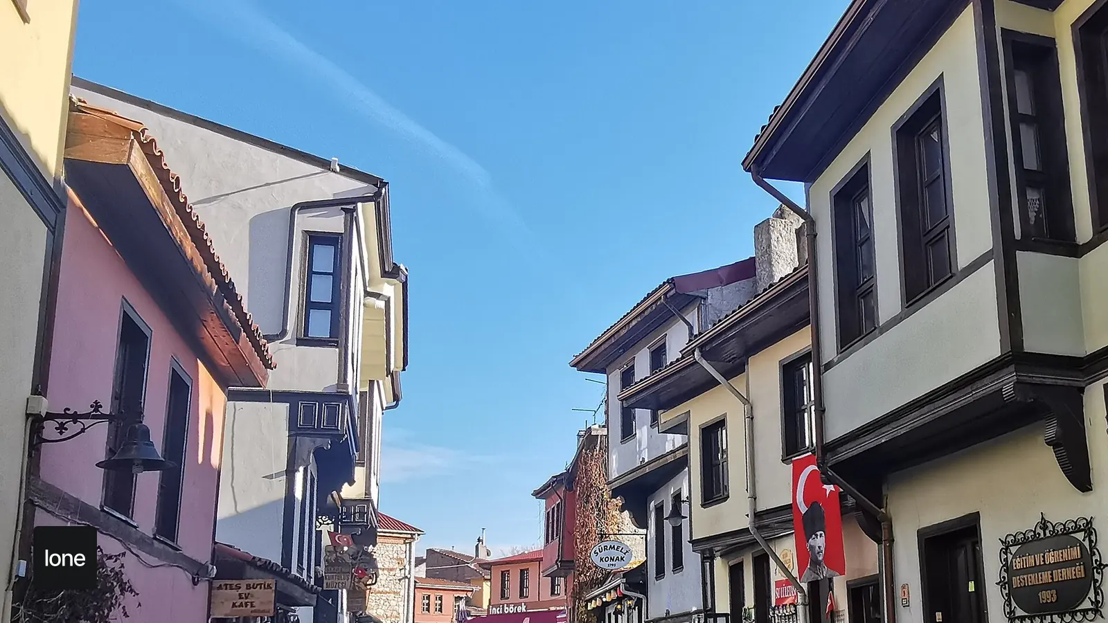 Eskişehir gezi rehberi için Odunpazarı evleri ve renkli sokak dokusu