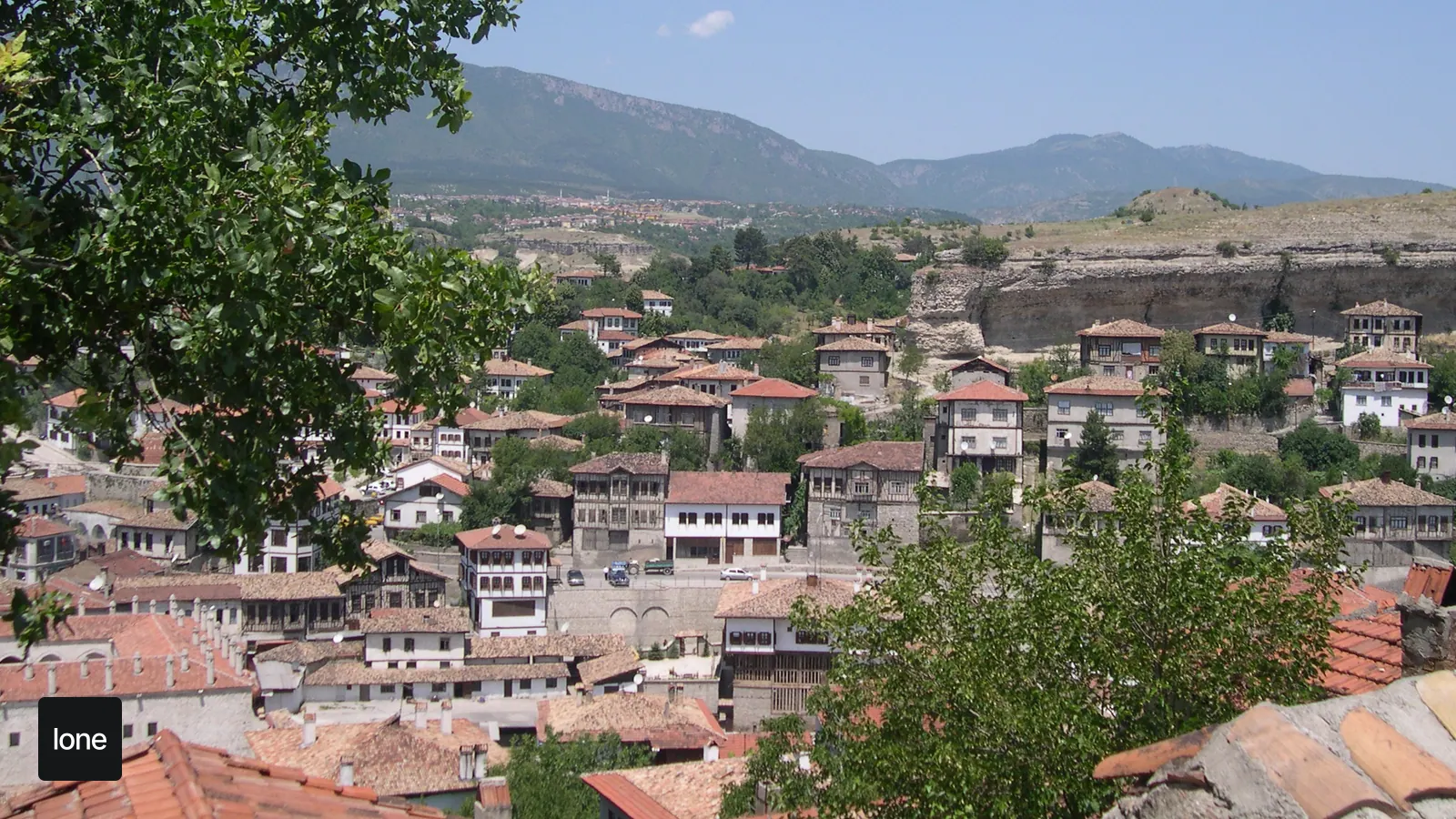 Safranbolu gezi rehberi kapsamında Konaklar + çarşı temalı gerçek şehir fotoğrafı