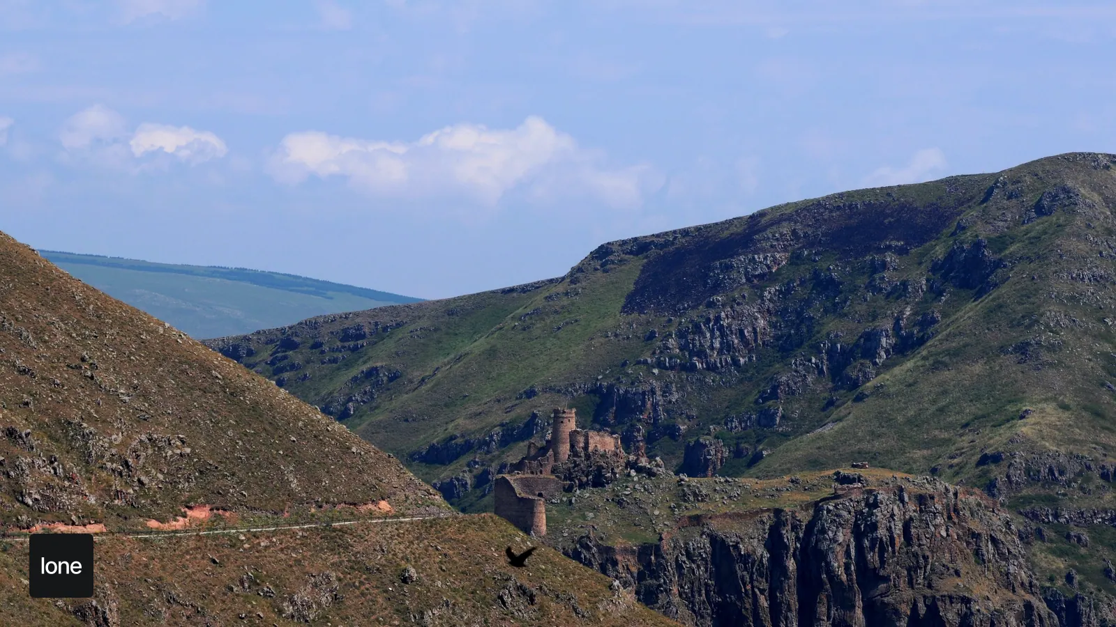 Ardahan gezi rehberi kapsamında Çıldır + Şeytan Kalesi temalı gerçek şehir fotoğrafı