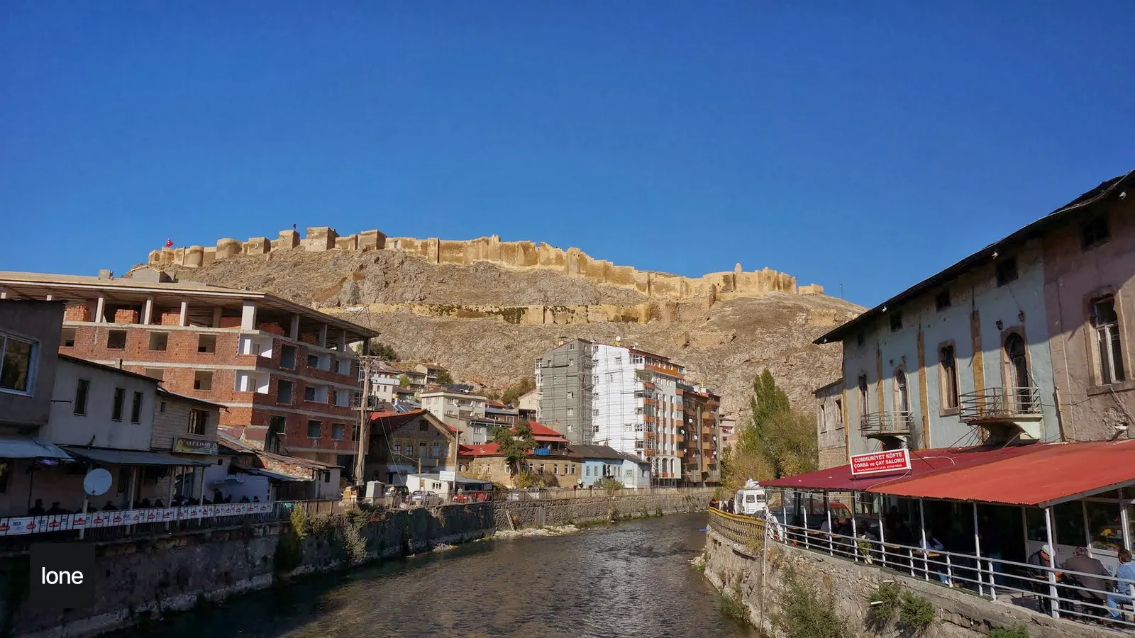Bayburt gezi rehberi kapsamında Baksı + kale temalı gerçek şehir fotoğrafı