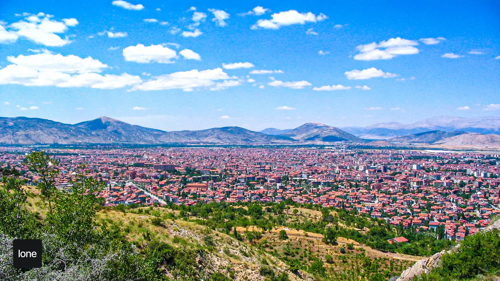 Isparta gezi rehberi kapsamında Lavanta + göl temalı gerçek şehir fotoğrafı