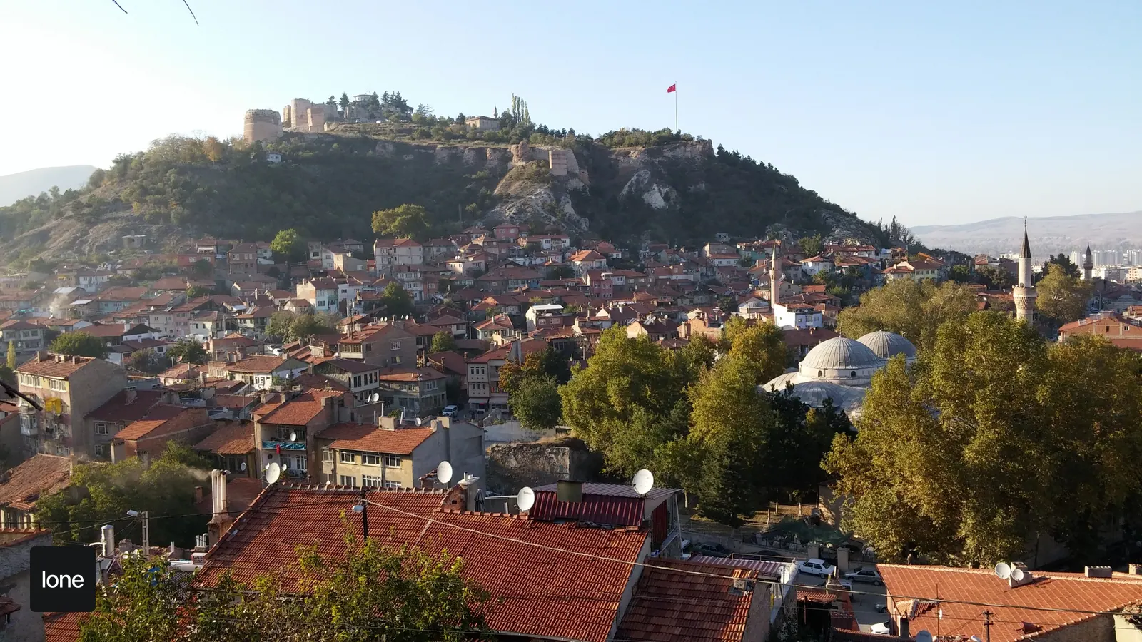 Kütahya gezi rehberi kapsamında Çini + tarihi sokak temalı gerçek şehir fotoğrafı