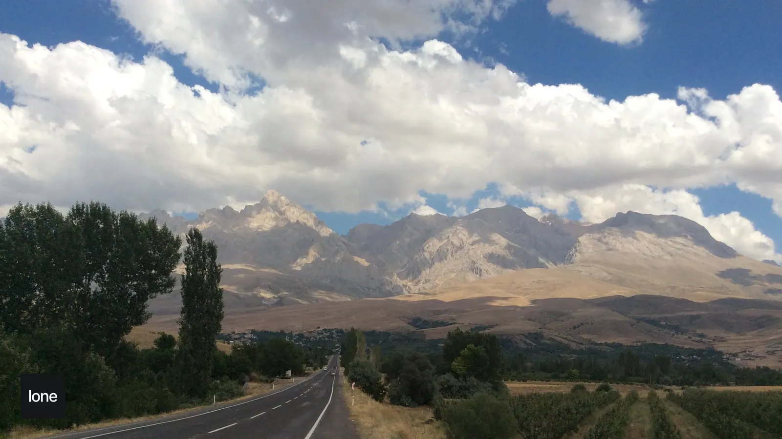 Niğde gezi rehberi kapsamında Aladağlar + manastır temalı gerçek şehir fotoğrafı